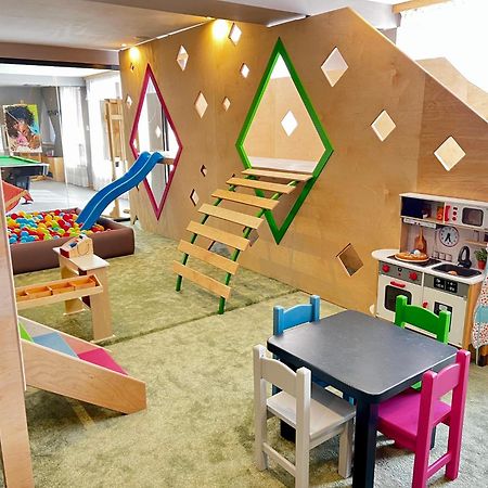 Hotel Arte Spa & Park Welingrad Zewnętrze zdjęcie The interior of the children's area