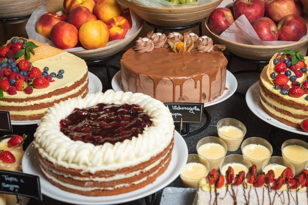 Hotel Arte Spa & Park Welingrad Zewnętrze zdjęcie A selection of cakes
